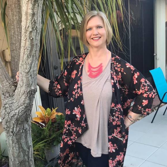 Meet your Posher, Lauren - Picture 1 of 1